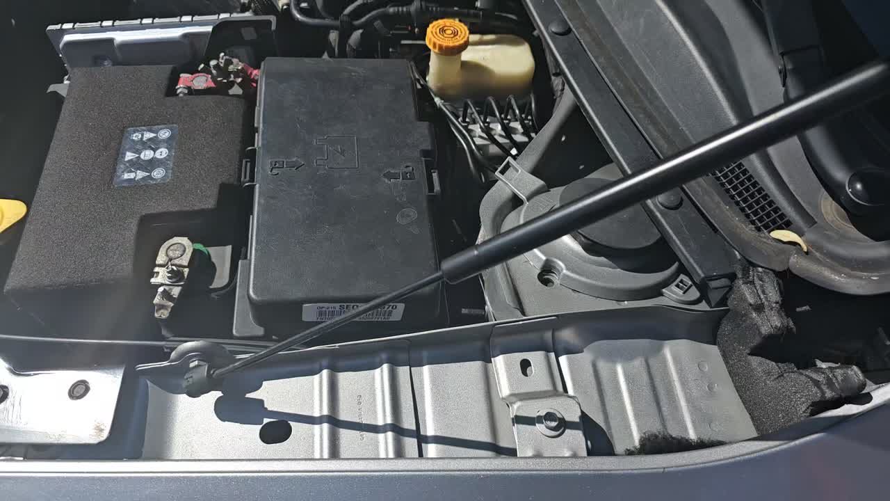 2015 Chrysler 200 LX FWD