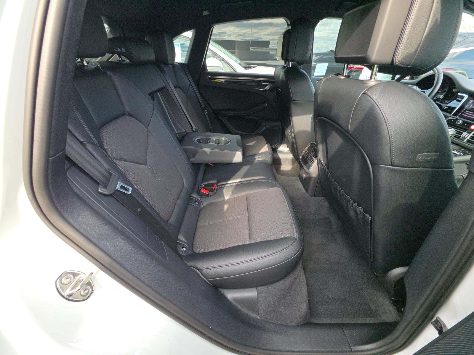 2024 Porsche Macan Base AWD