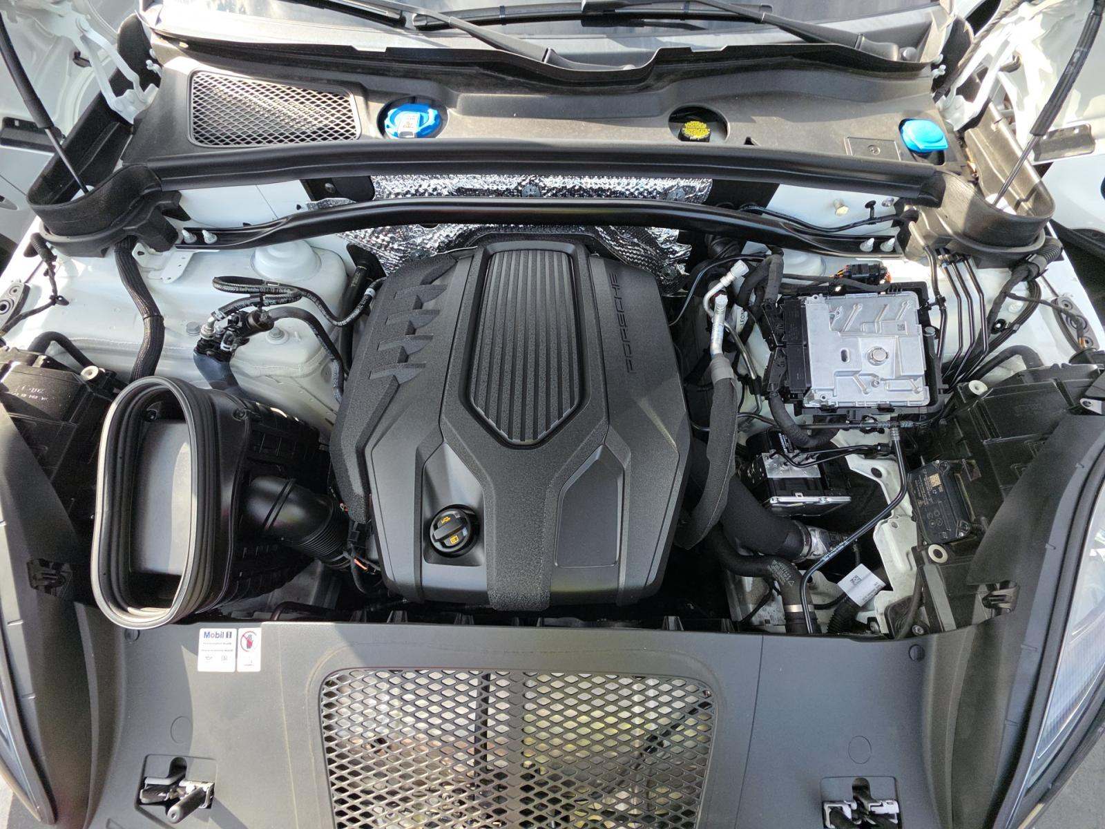 2024 Porsche Macan Base AWD
