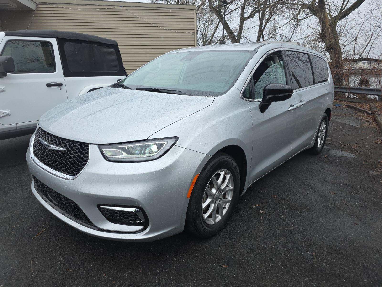 2024 Chrysler Pacifica Touring L FWD