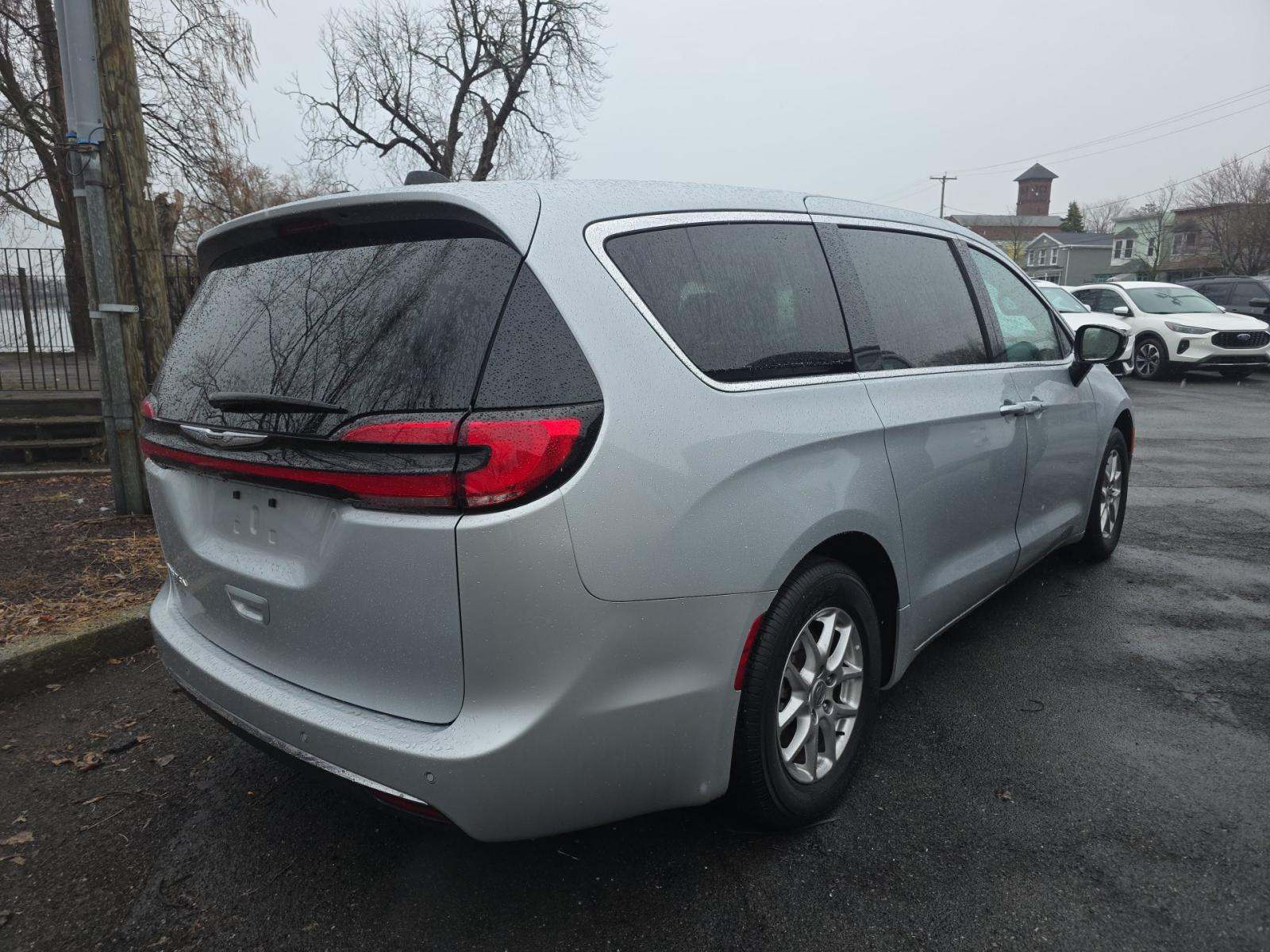 2024 Chrysler Pacifica Touring L FWD
