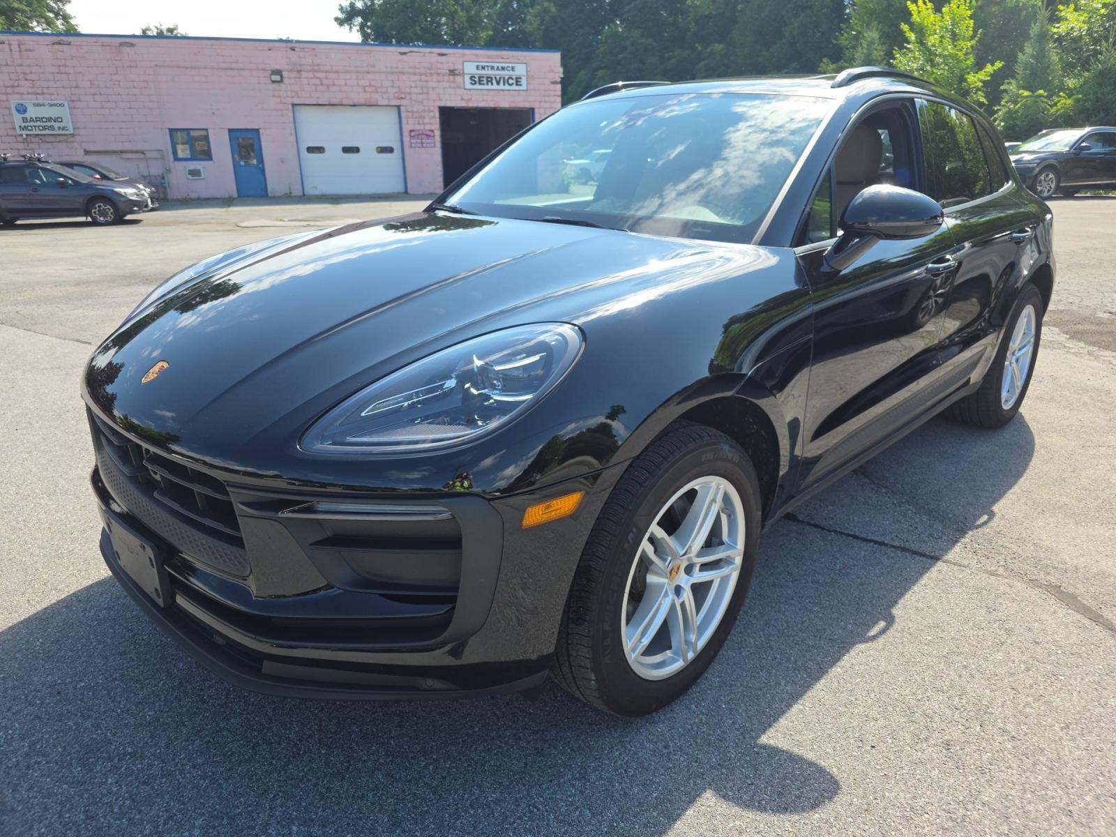 2023 Porsche Macan Base AWD