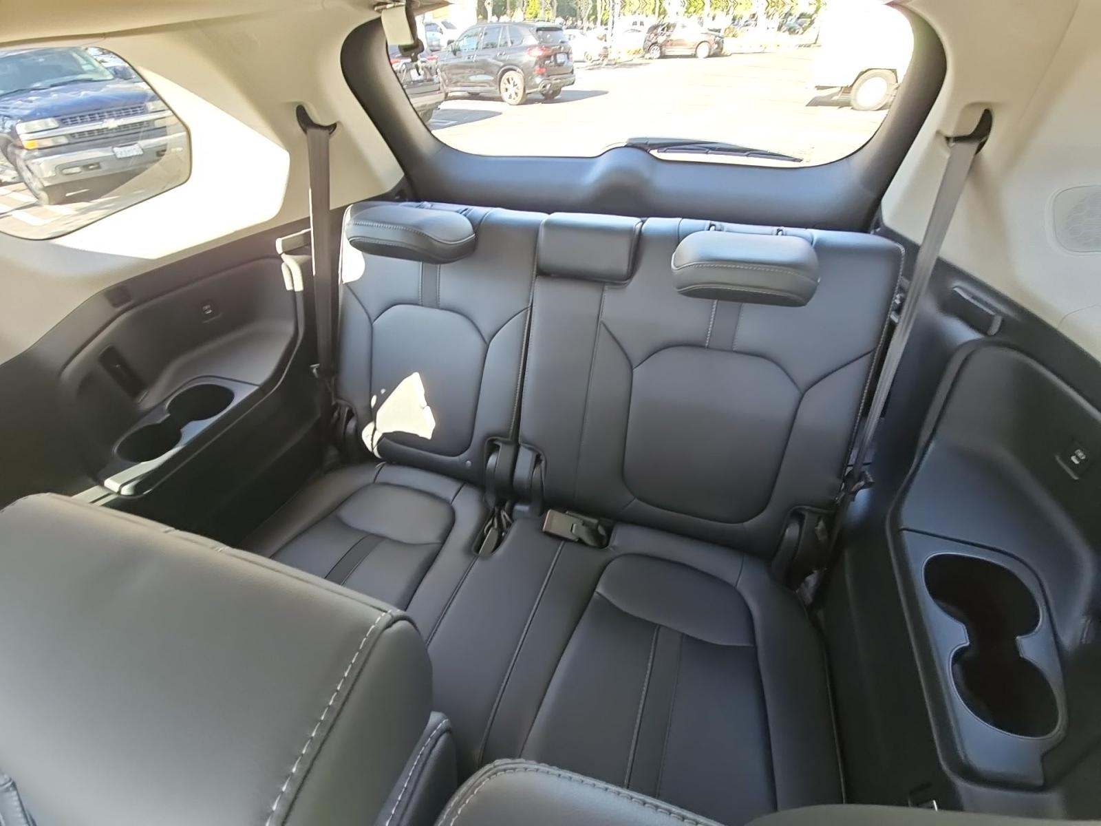 2025 Honda Pilot Touring FWD