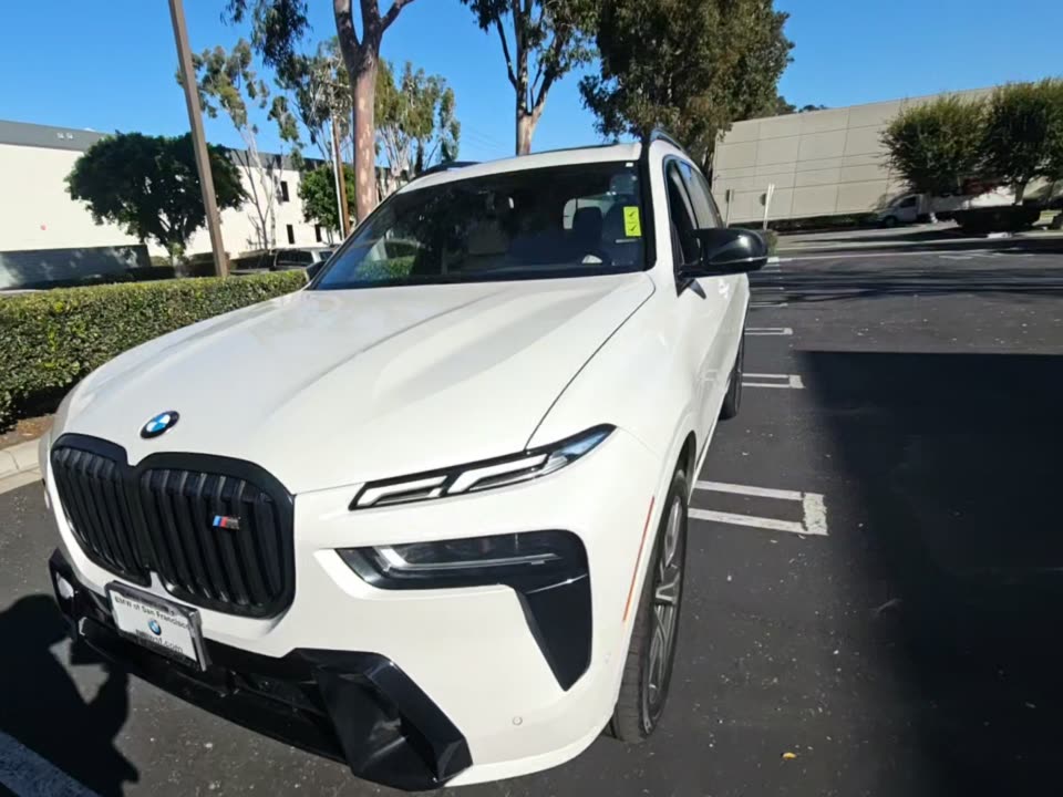 2023 BMW X7 M60i AWD