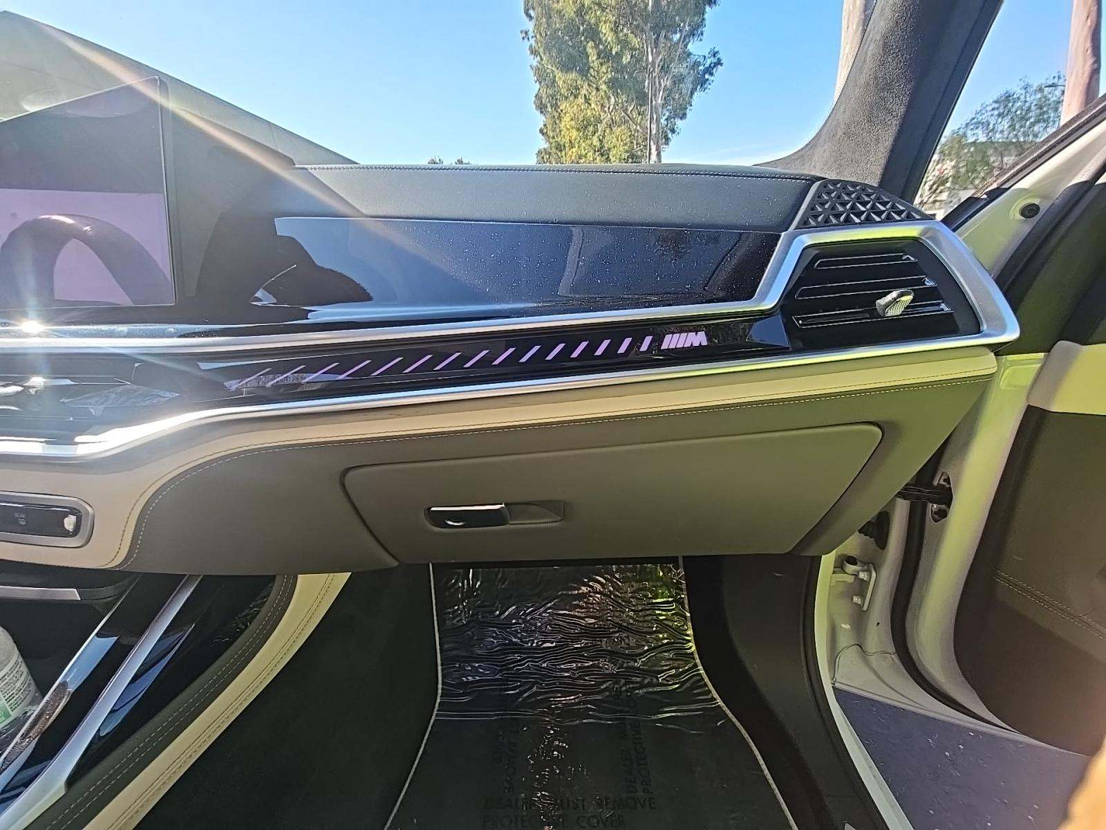 2023 BMW X7 M60i AWD