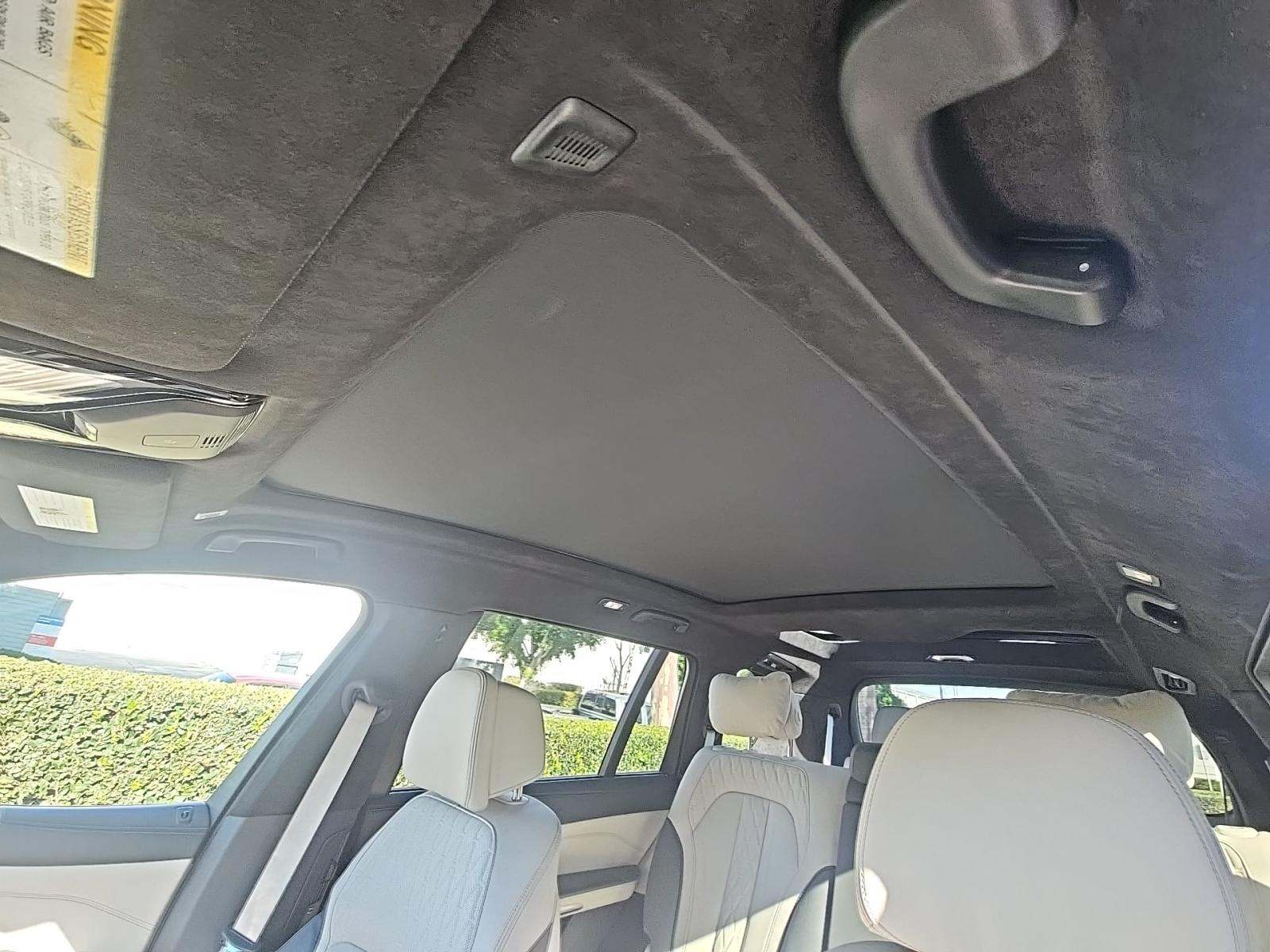 2023 BMW X7 M60i AWD