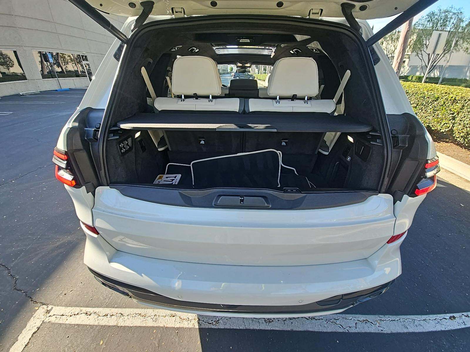 2023 BMW X7 M60i AWD