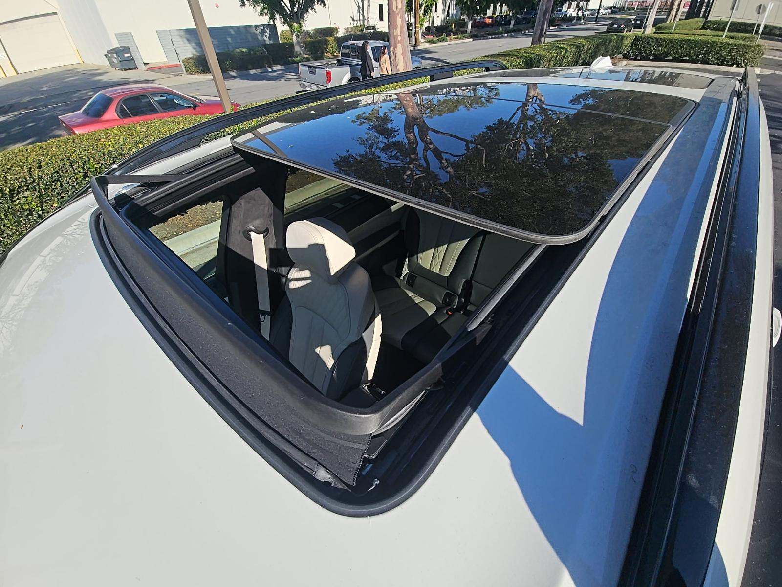 2023 BMW X7 M60i AWD