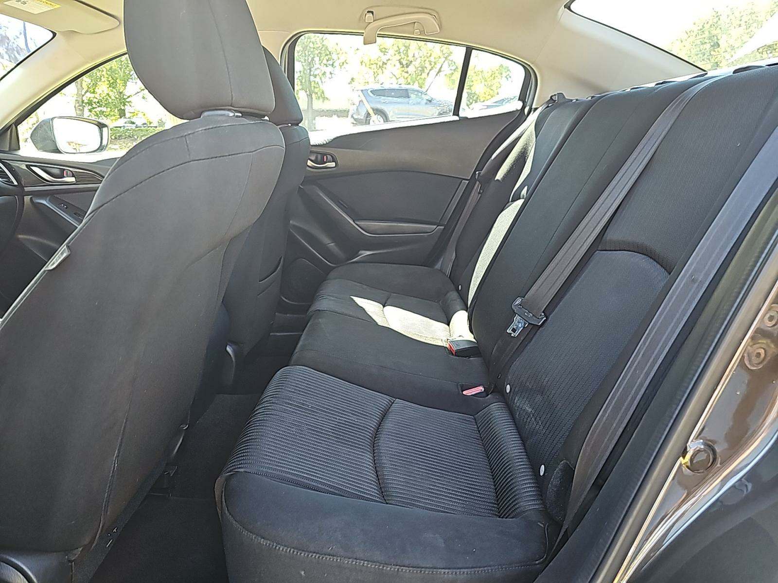 2015 MAZDA MAZDA3 i Sport FWD