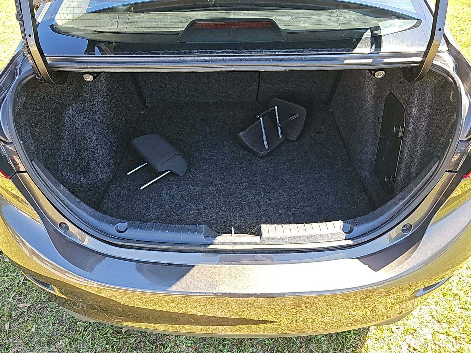 2015 MAZDA MAZDA3 i Sport FWD