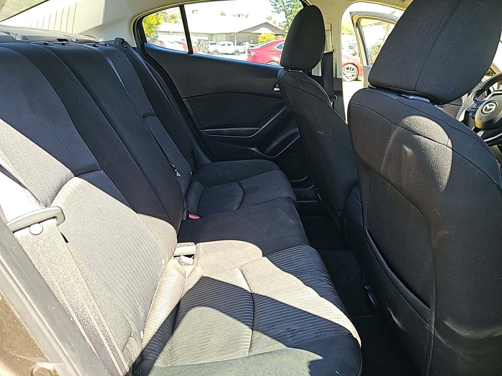 2015 MAZDA MAZDA3 i Sport FWD