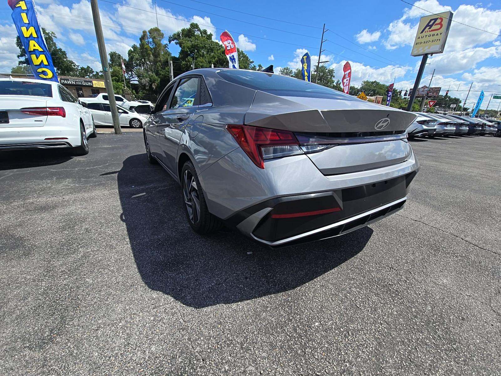 HYUNDAI SEL CONVENIENCE - 2