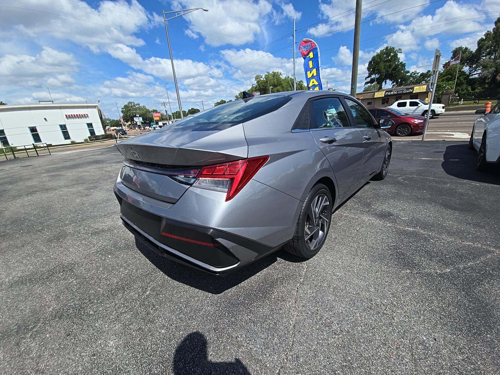 HYUNDAI SEL CONVENIENCE - 3