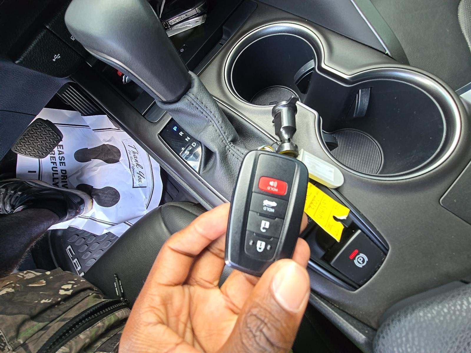 TOYOTA CAMRY - 8