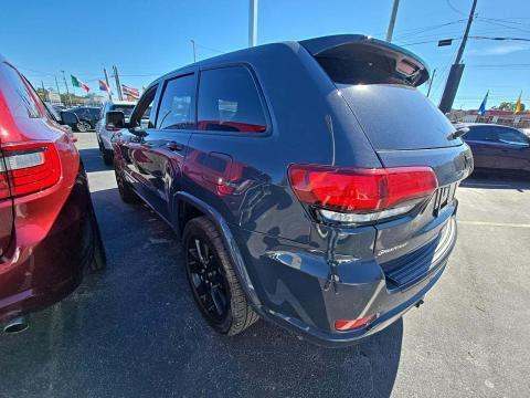 JEEP LAREDO ALTITUDE EDITION - 2