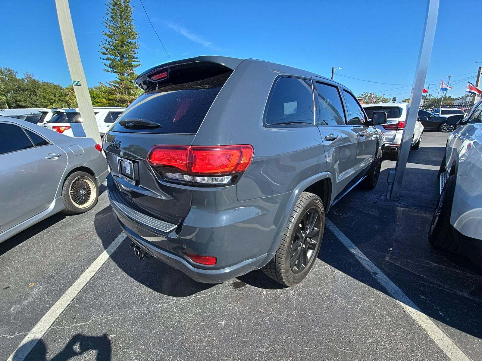 JEEP LAREDO ALTITUDE EDITION - 3