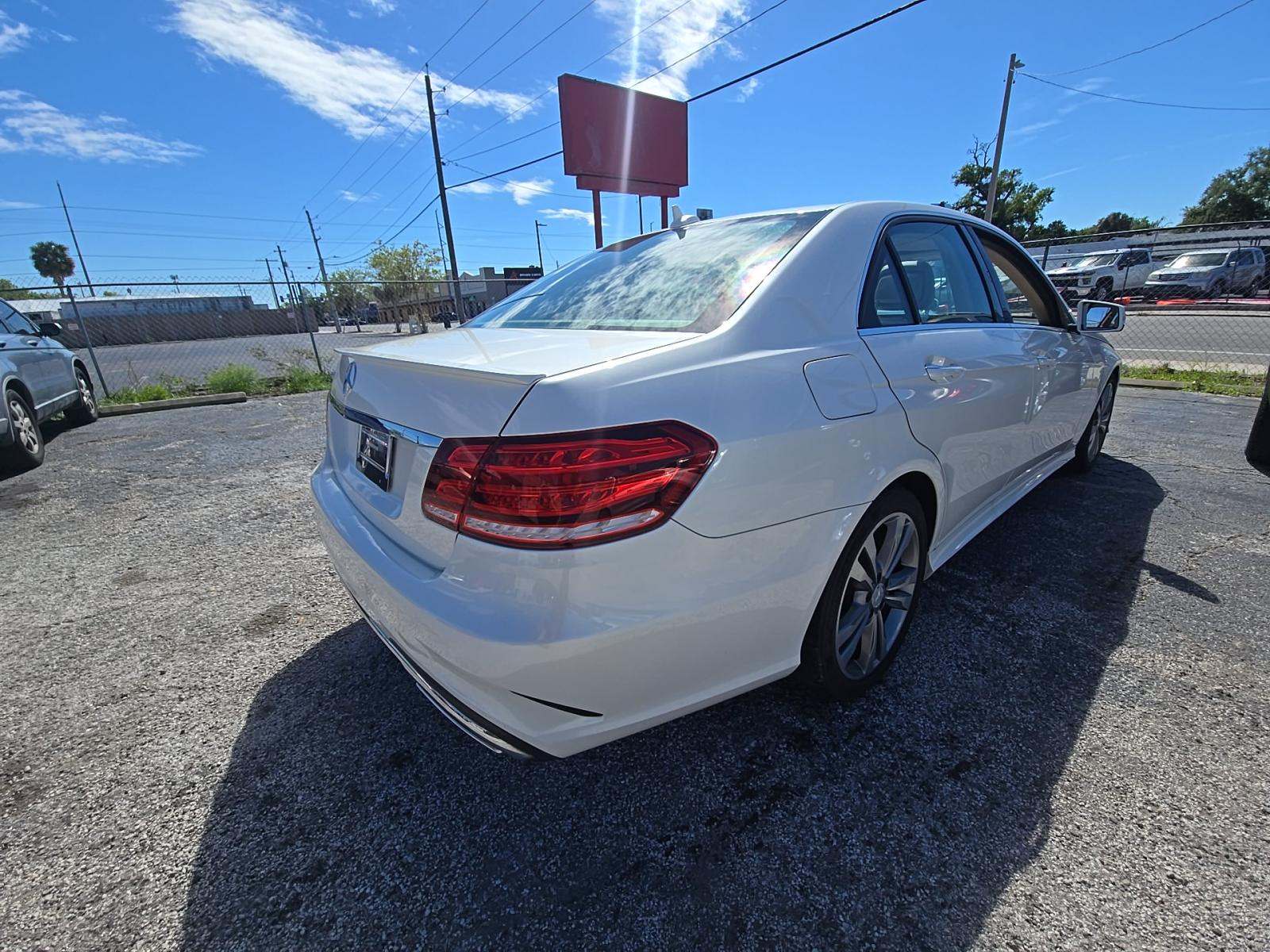 MERCEDES-BENZ E-CLASS - 3