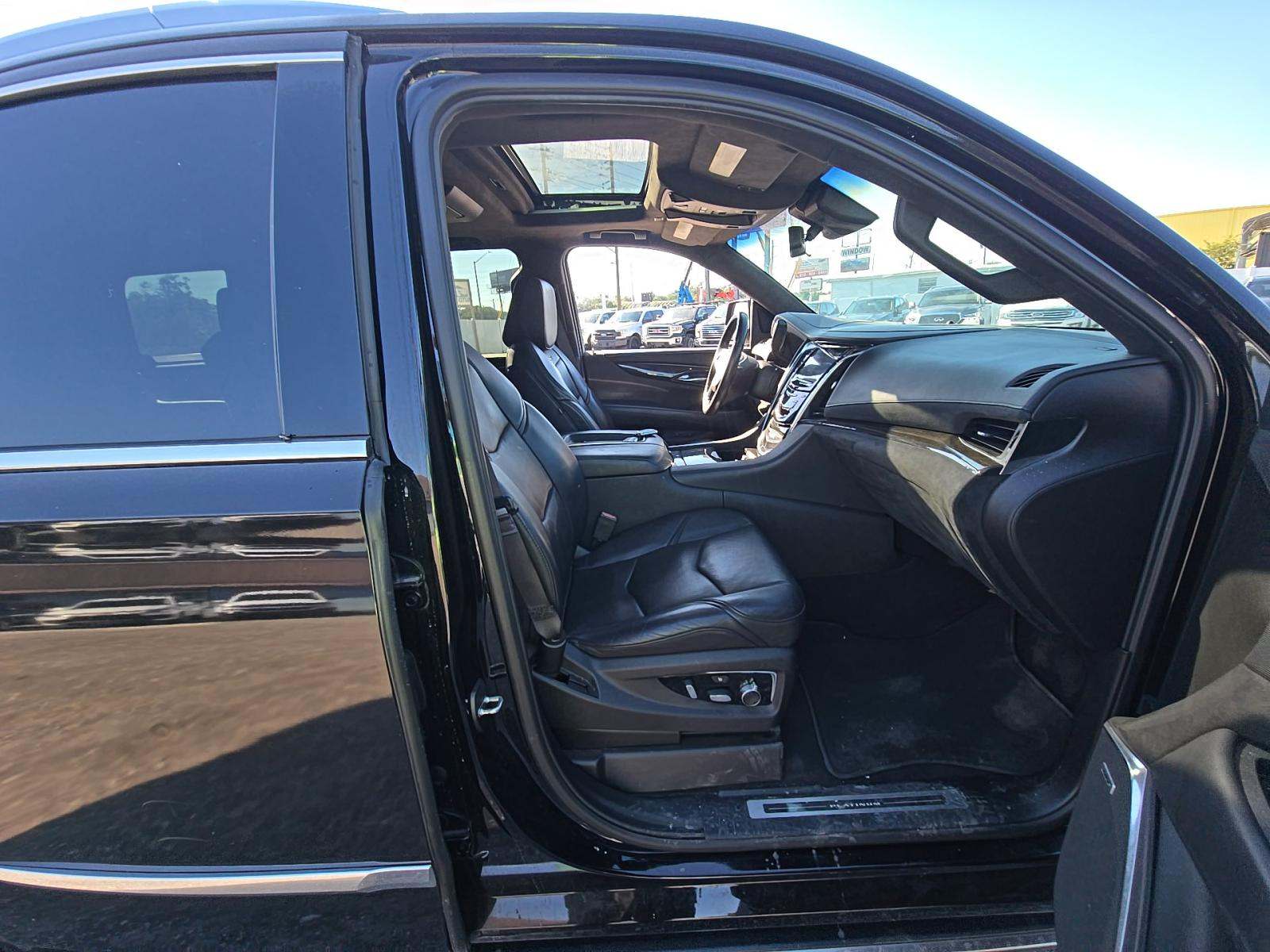 2017 Cadillac Escalade Platinum RWD