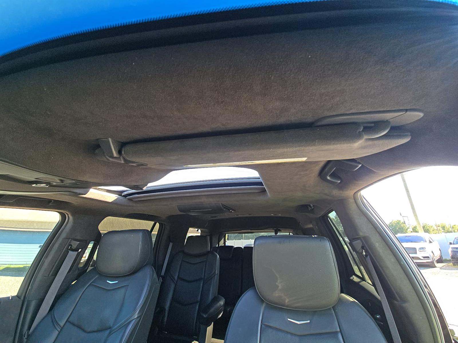 2017 Cadillac Escalade Platinum RWD
