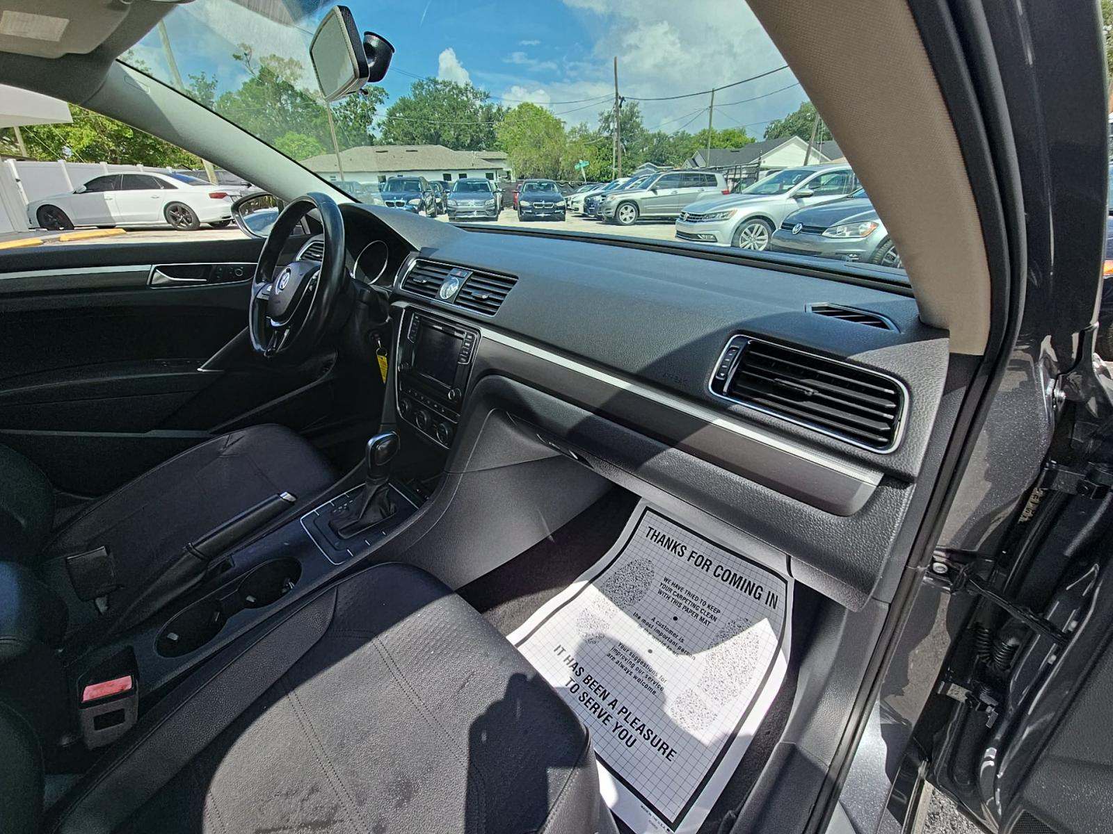 2017 Volkswagen Passat 1.8T R-Line FWD