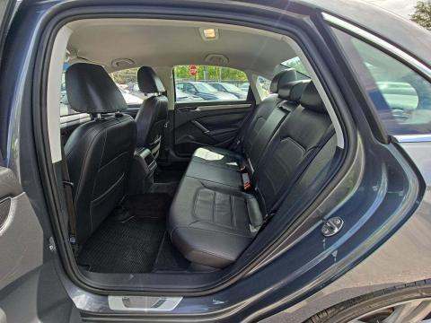 2017 Volkswagen Passat 1.8T R-Line FWD