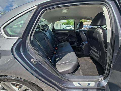 2017 Volkswagen Passat 1.8T R-Line FWD