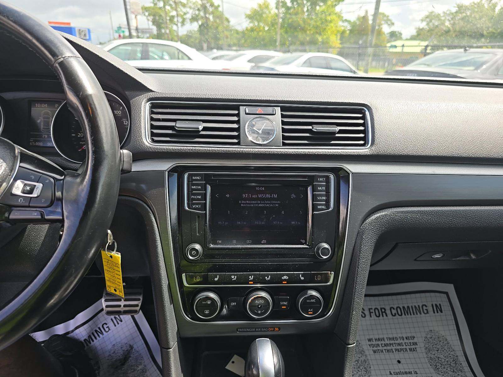 2017 Volkswagen Passat 1.8T R-Line FWD