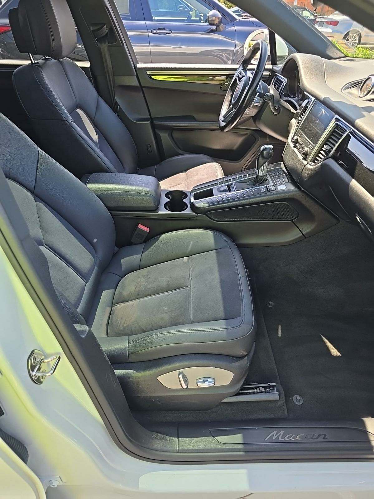 2017 Porsche Macan Base AWD