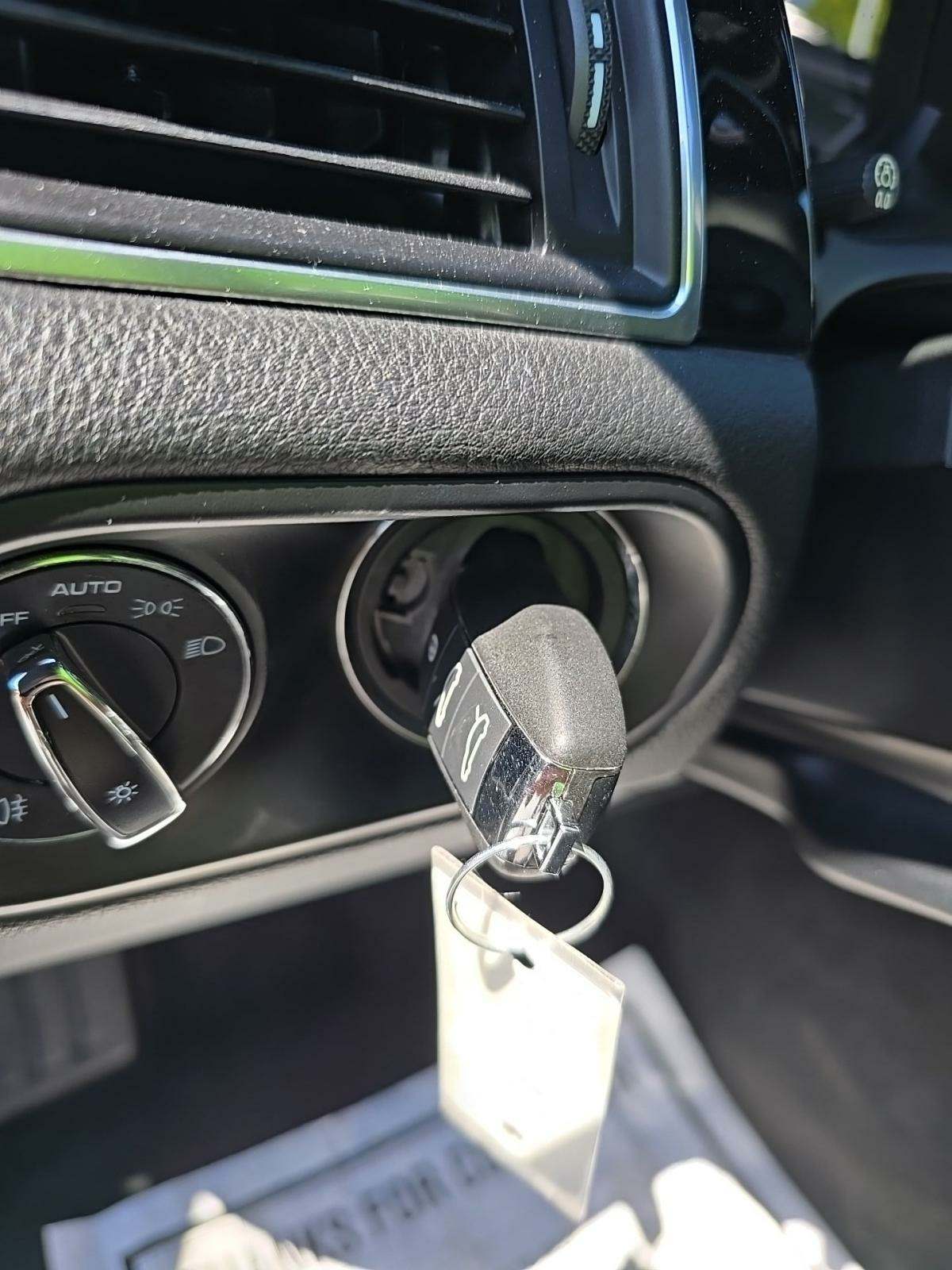 2017 Porsche Macan Base AWD