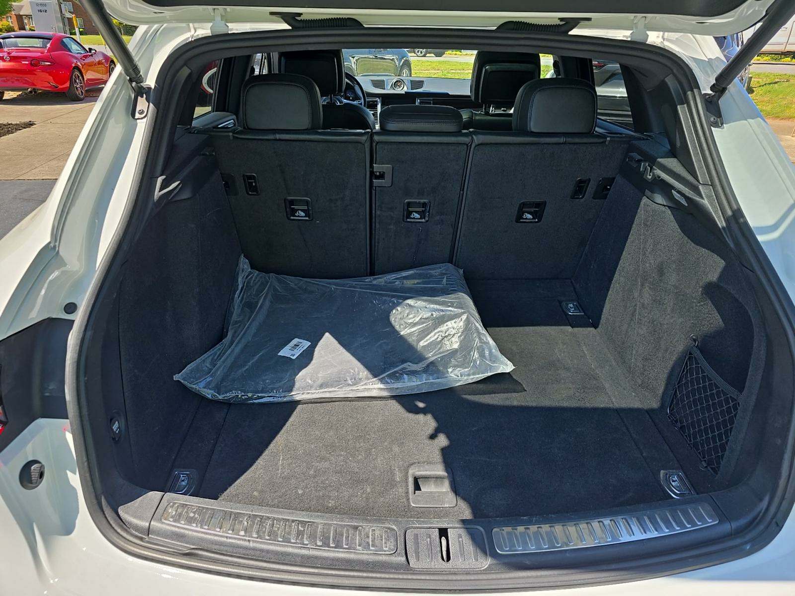 2017 Porsche Macan Base AWD