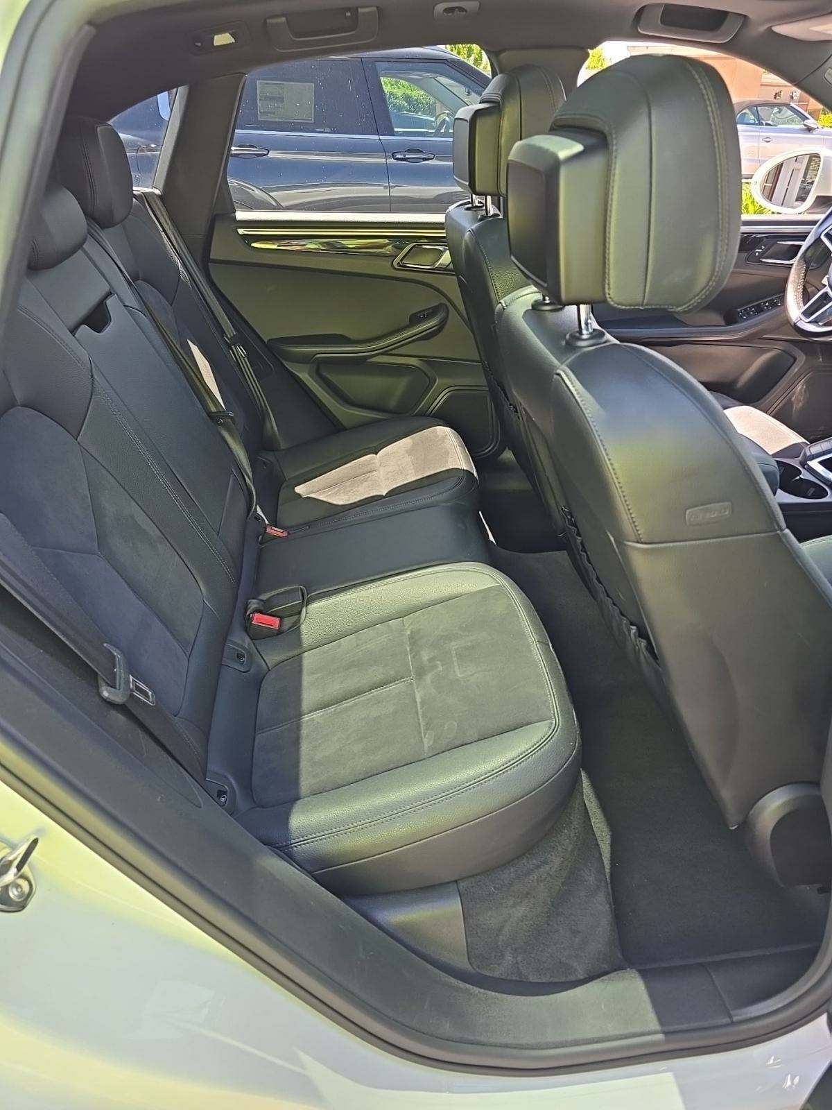 2017 Porsche Macan Base AWD