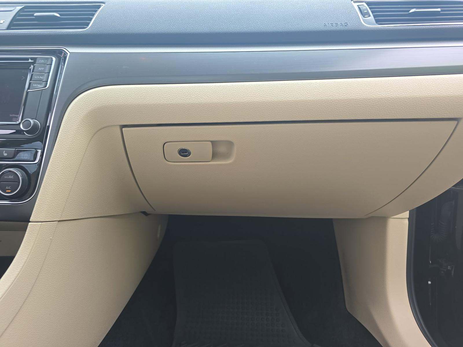 2018 Volkswagen Passat 2.0T R-Line FWD