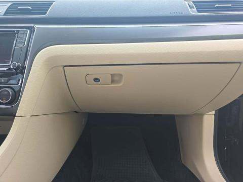 2018 Volkswagen Passat 2.0T R-Line FWD