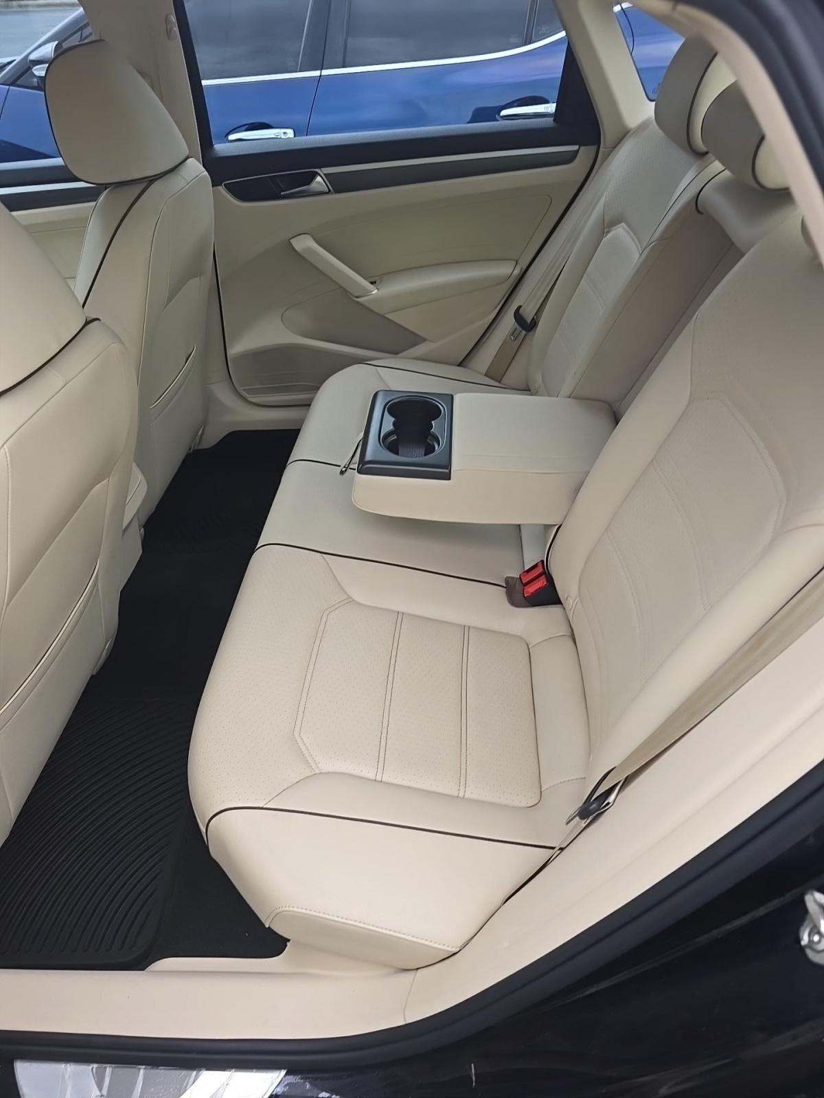 2018 Volkswagen Passat 2.0T R-Line FWD