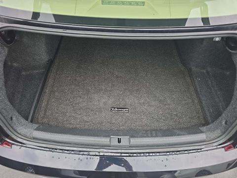 2018 Volkswagen Passat 2.0T R-Line FWD