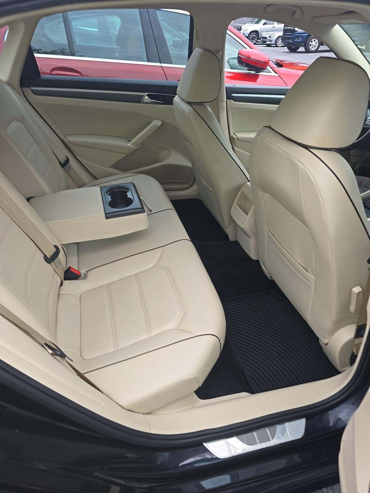 2018 Volkswagen Passat 2.0T R-Line FWD