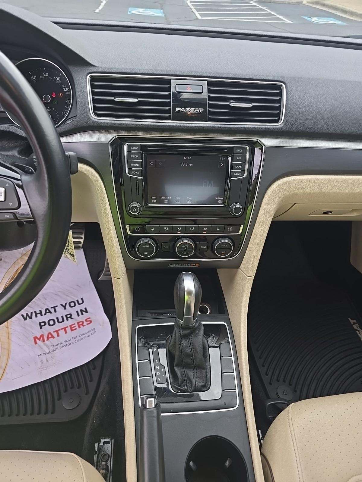 2018 Volkswagen Passat 2.0T R-Line FWD