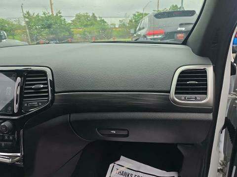 2022 Jeep Grand Cherokee Laredo X AWD