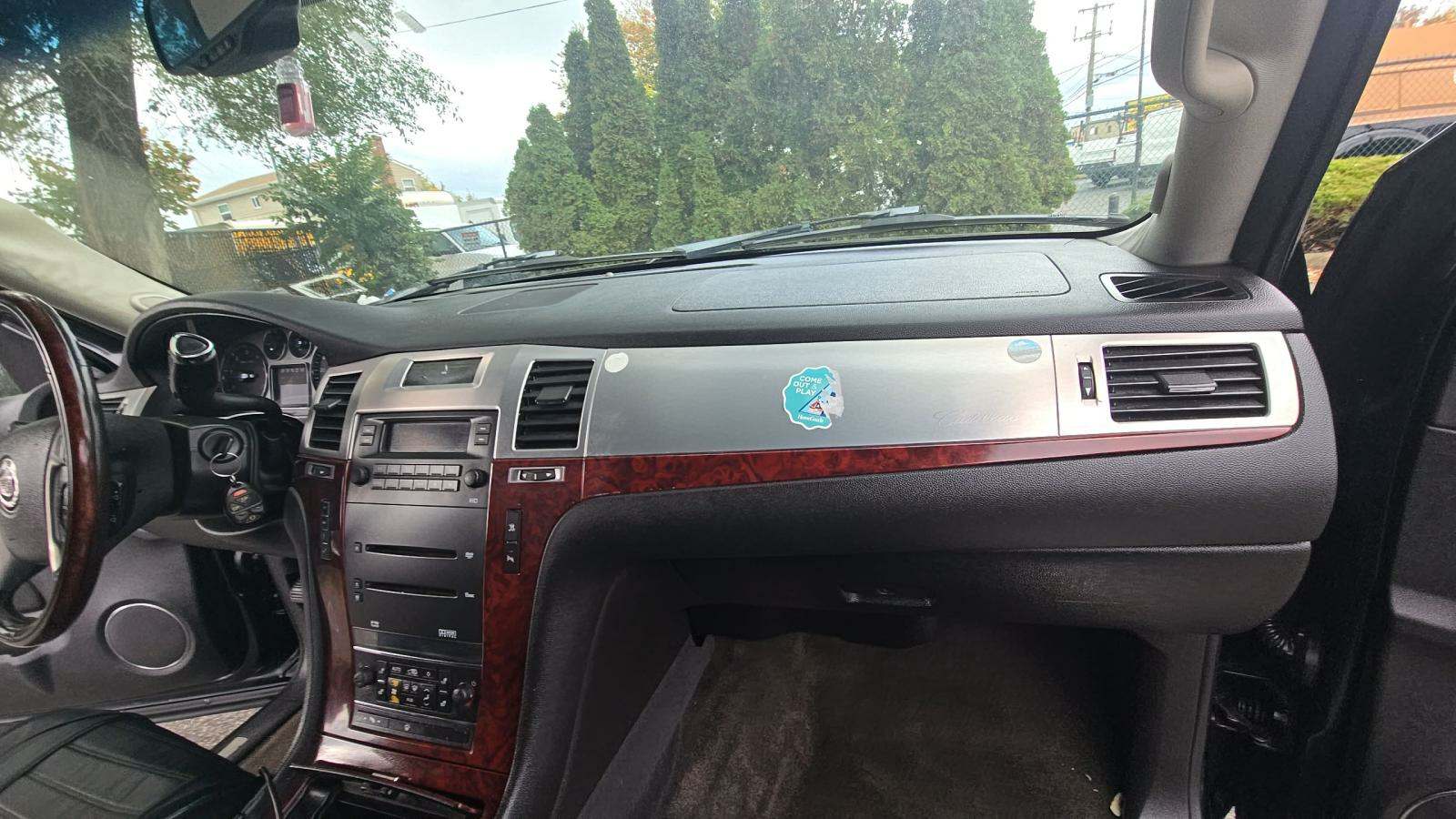 Cadillac Escalade ESV снимка Cadillac Escalade ESV