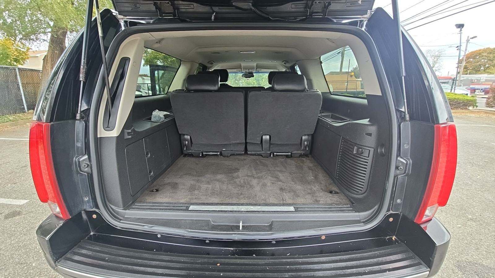 Cadillac Escalade ESV снимка Cadillac Escalade ESV
