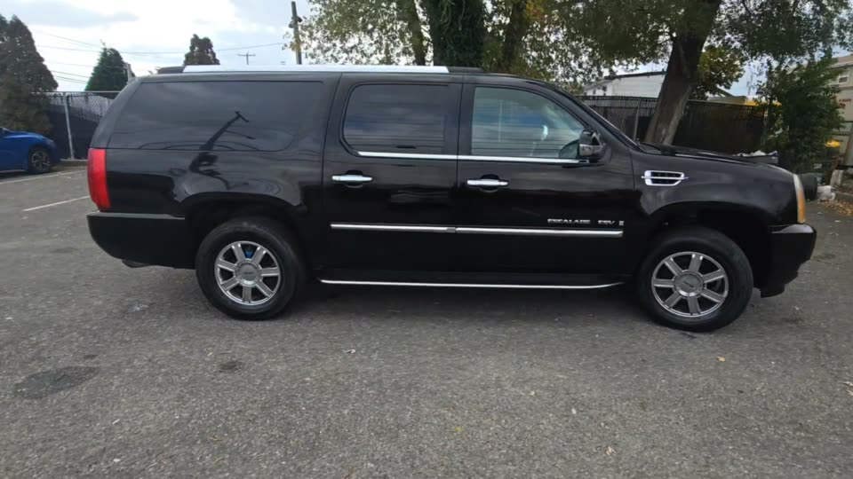 Cadillac Escalade ESV снимка Cadillac Escalade ESV
