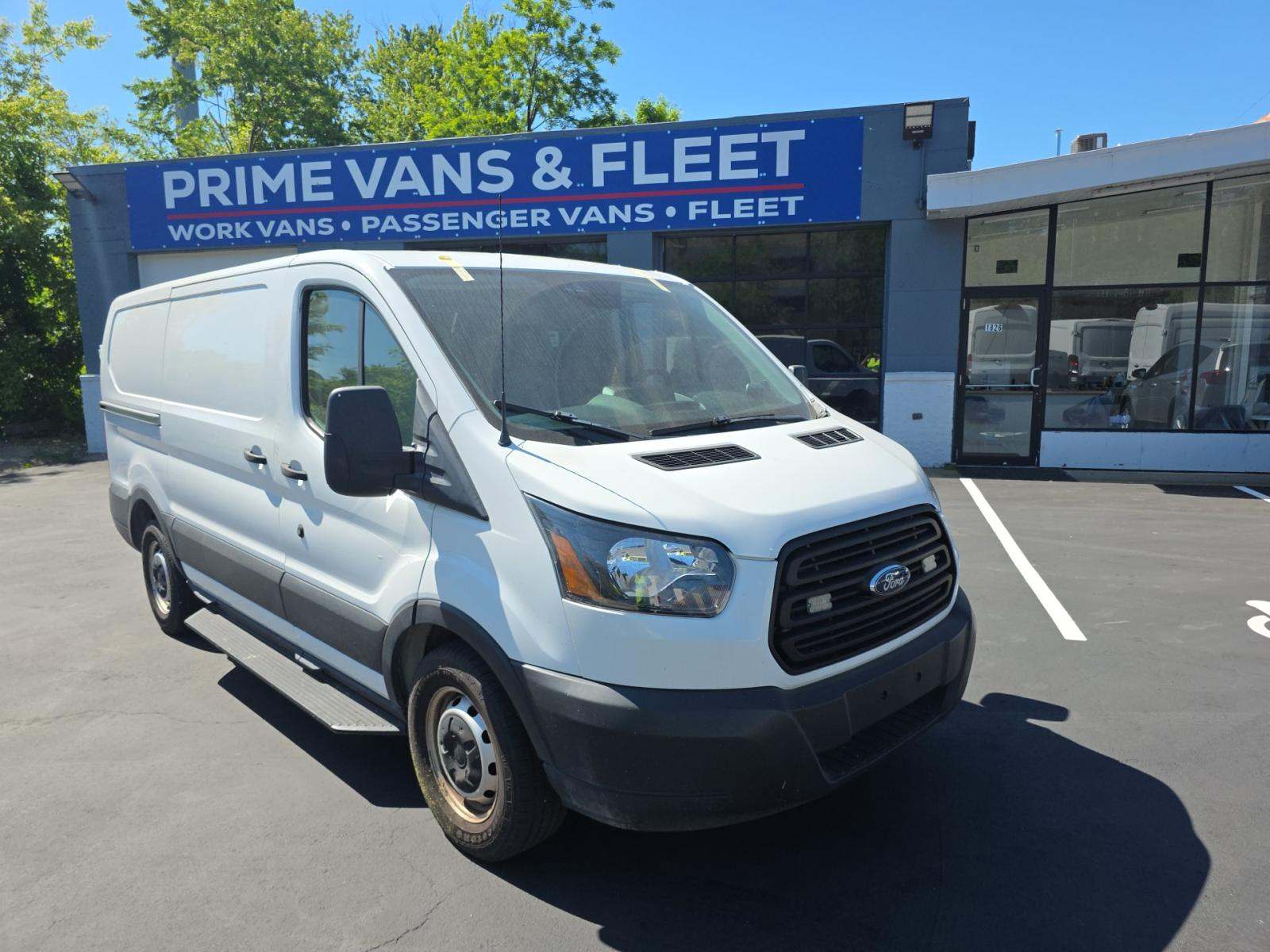 FORD TRANSIT 150 - 4