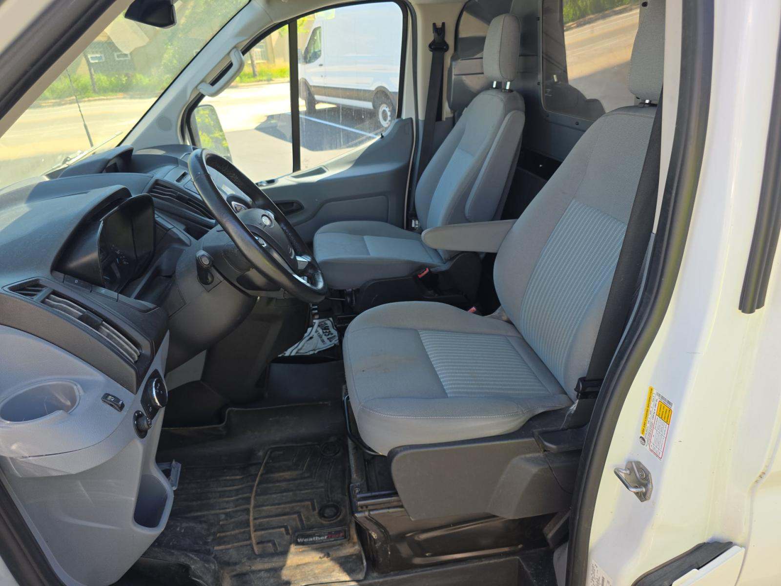FORD TRANSIT 150 - 6