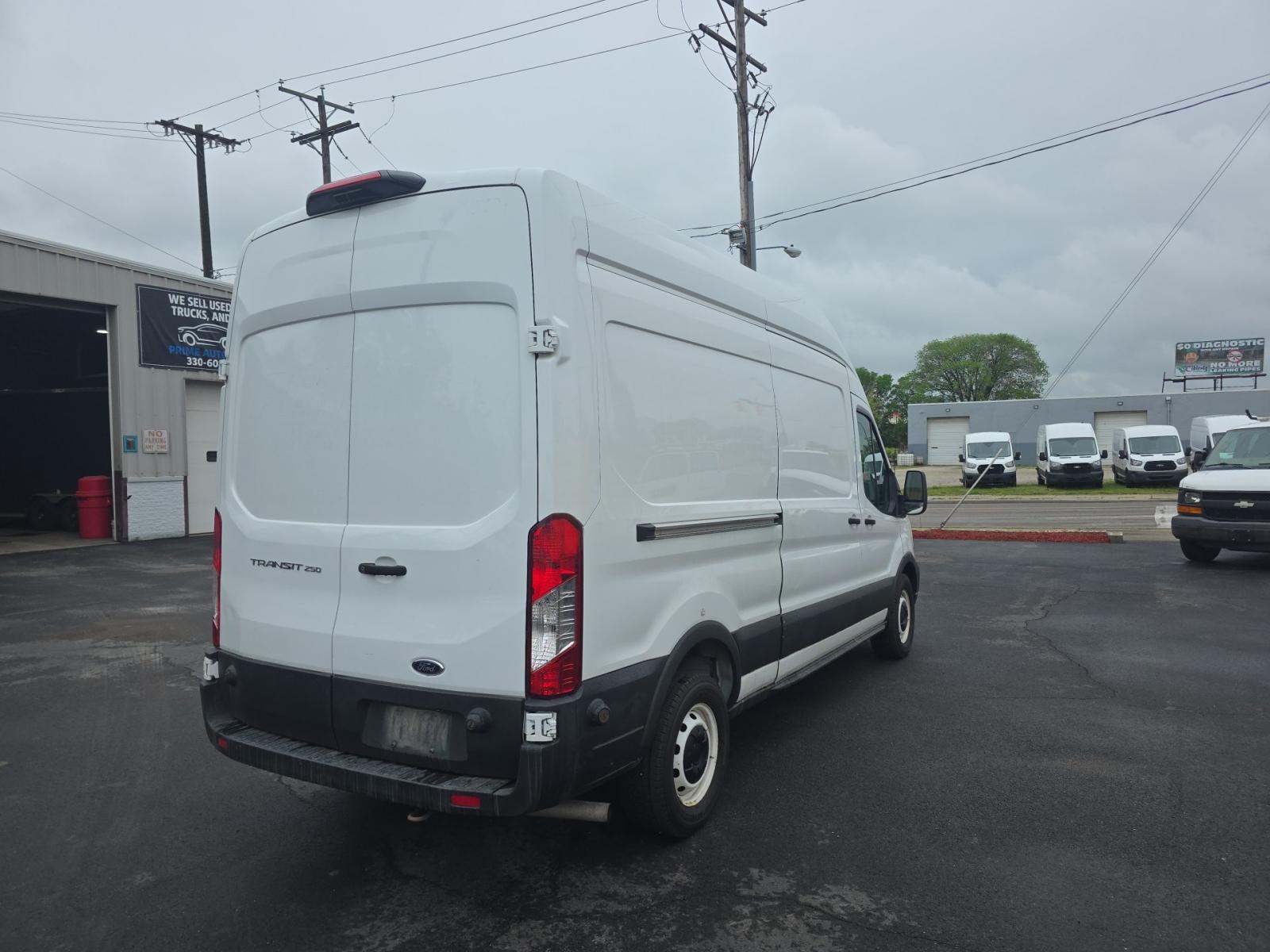FORD TRANSIT 250 - 3