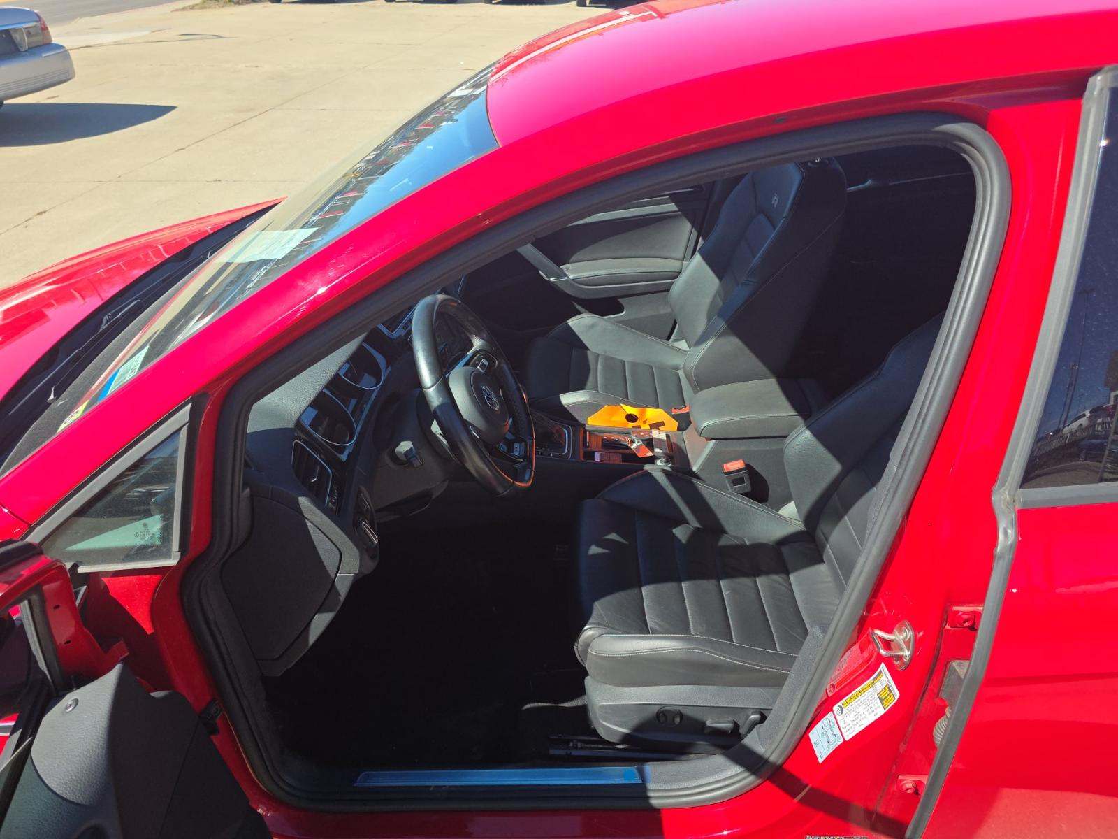 2017 Volkswagen Golf R 2.0T AWD