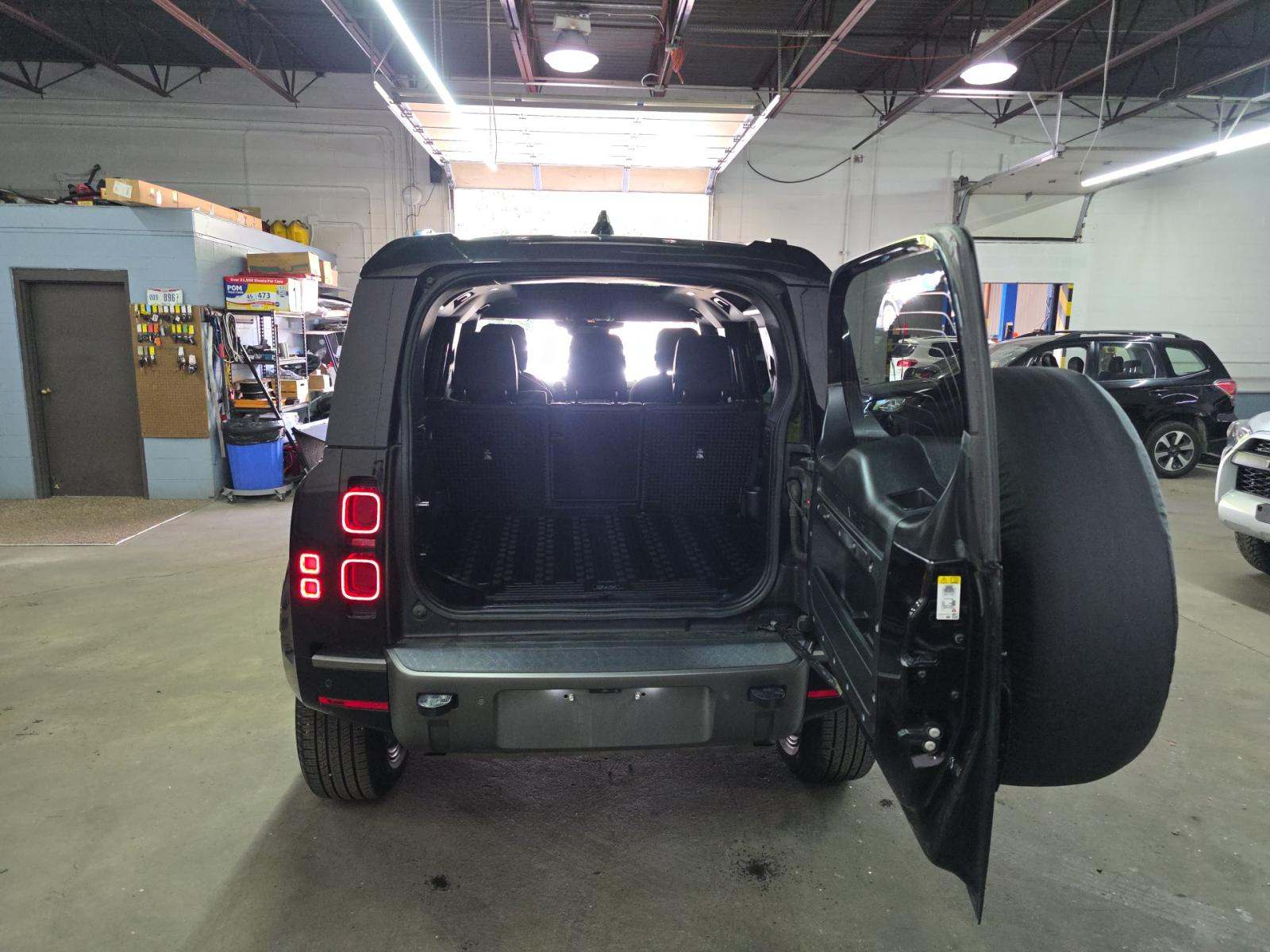2021 Land Rover Defender 110 X-Dynamic SE AWD