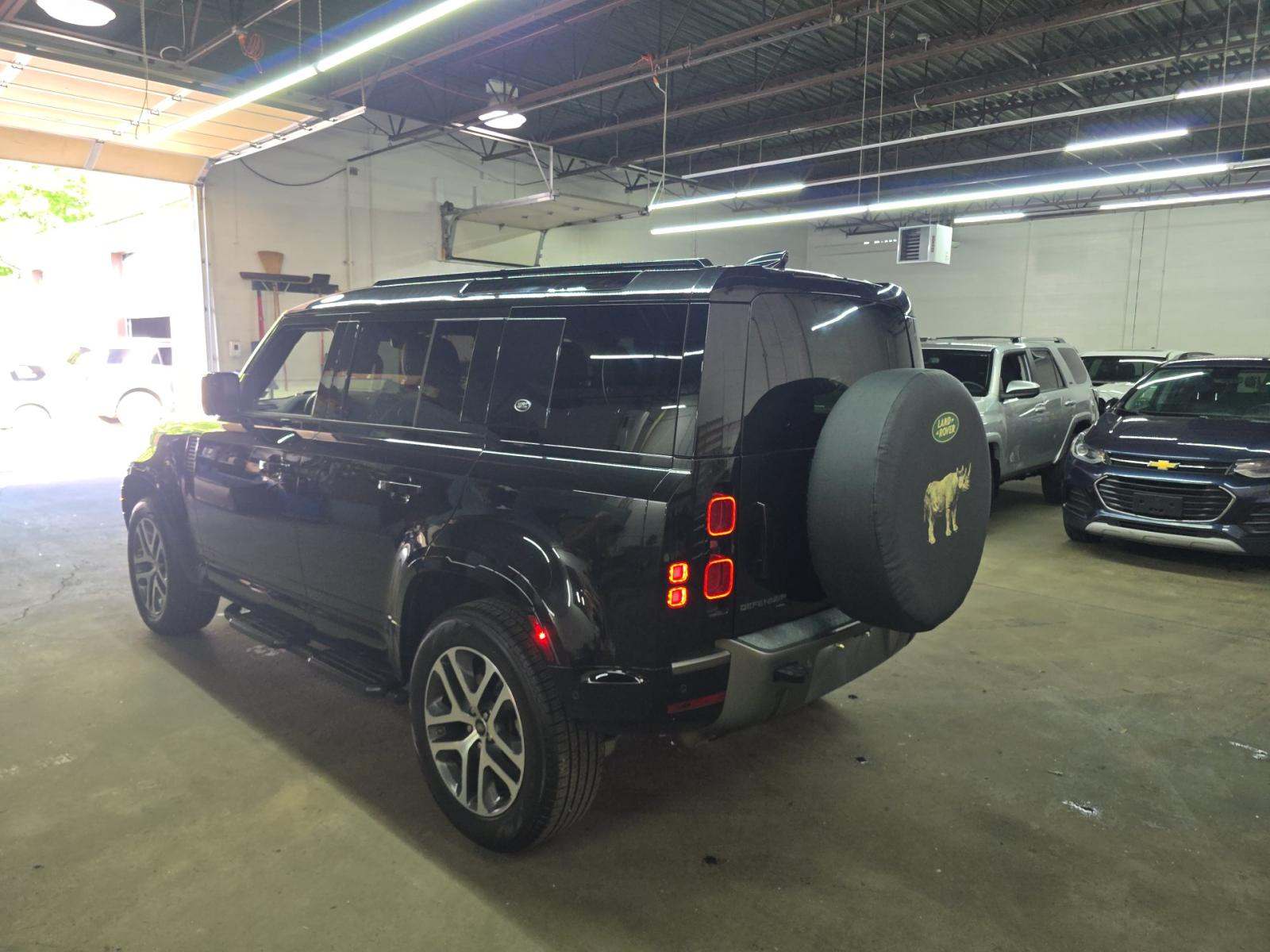 2021 Land Rover Defender 110 X-Dynamic SE AWD