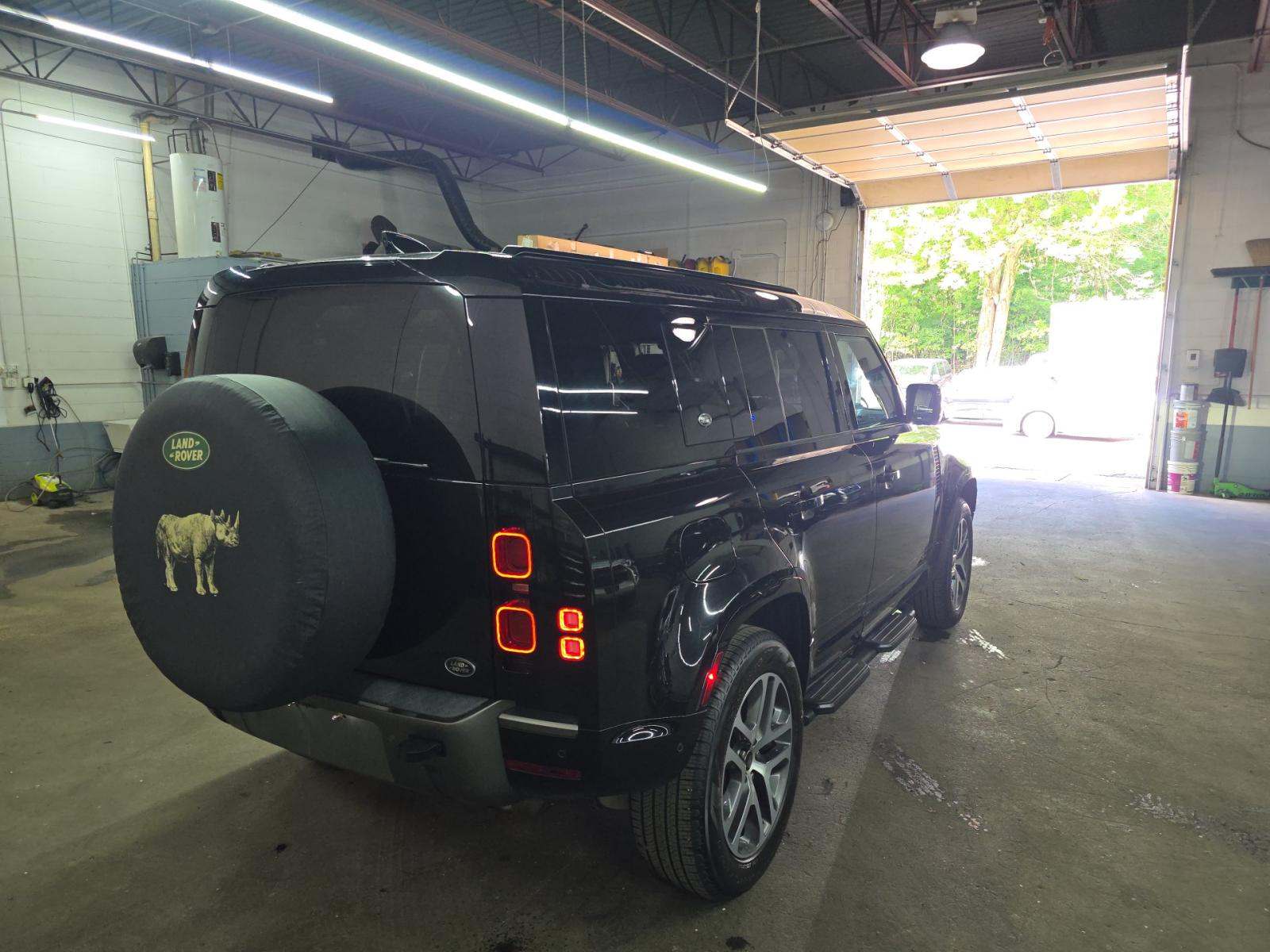 2021 Land Rover Defender 110 X-Dynamic SE AWD