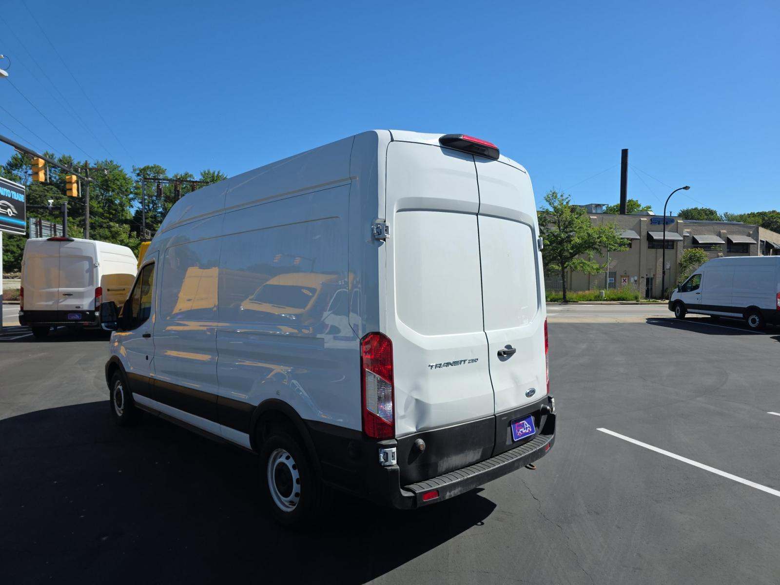 FORD TRANSIT 250 - 2