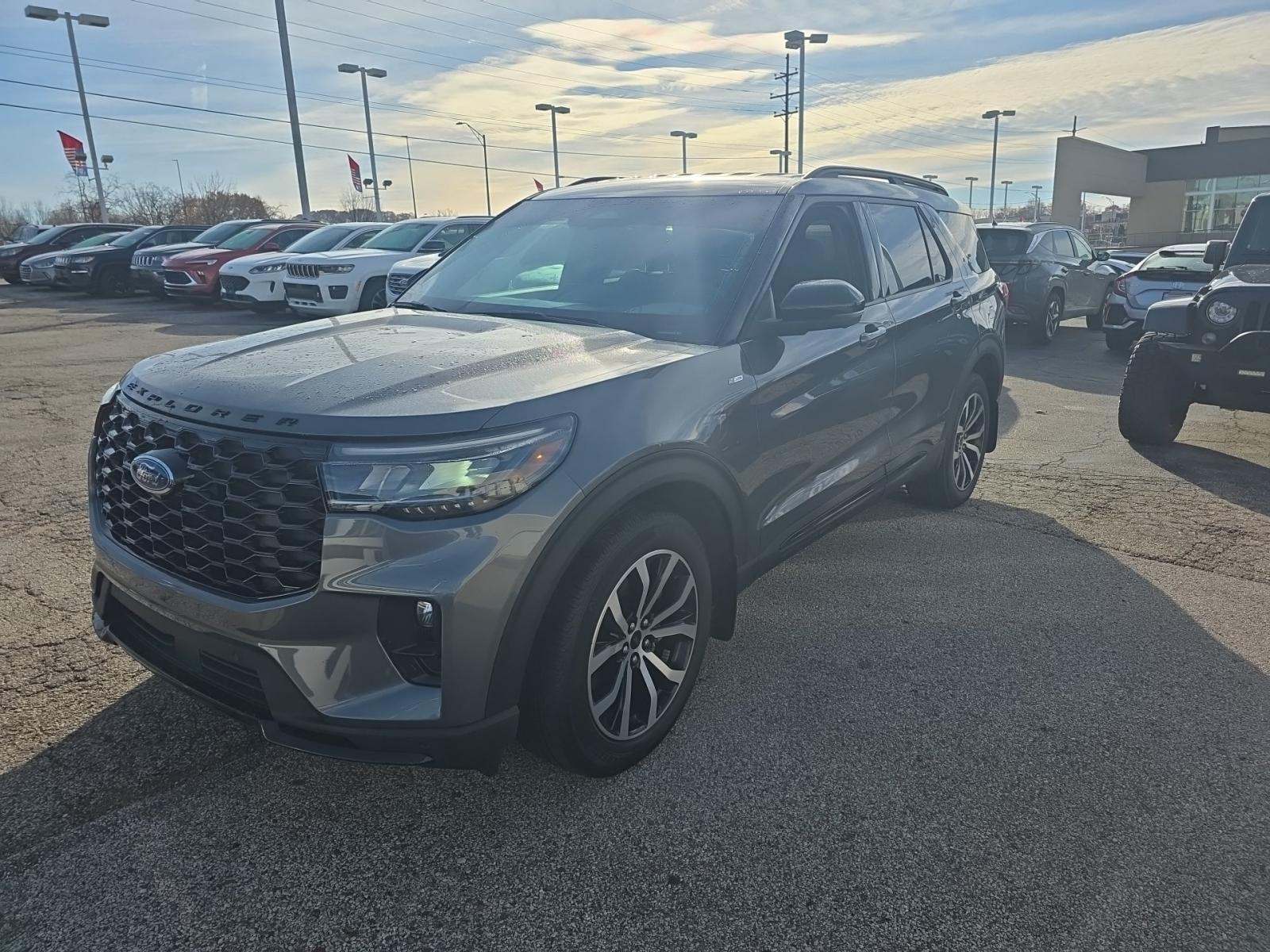 2025 Ford Explorer ST-Line AWD